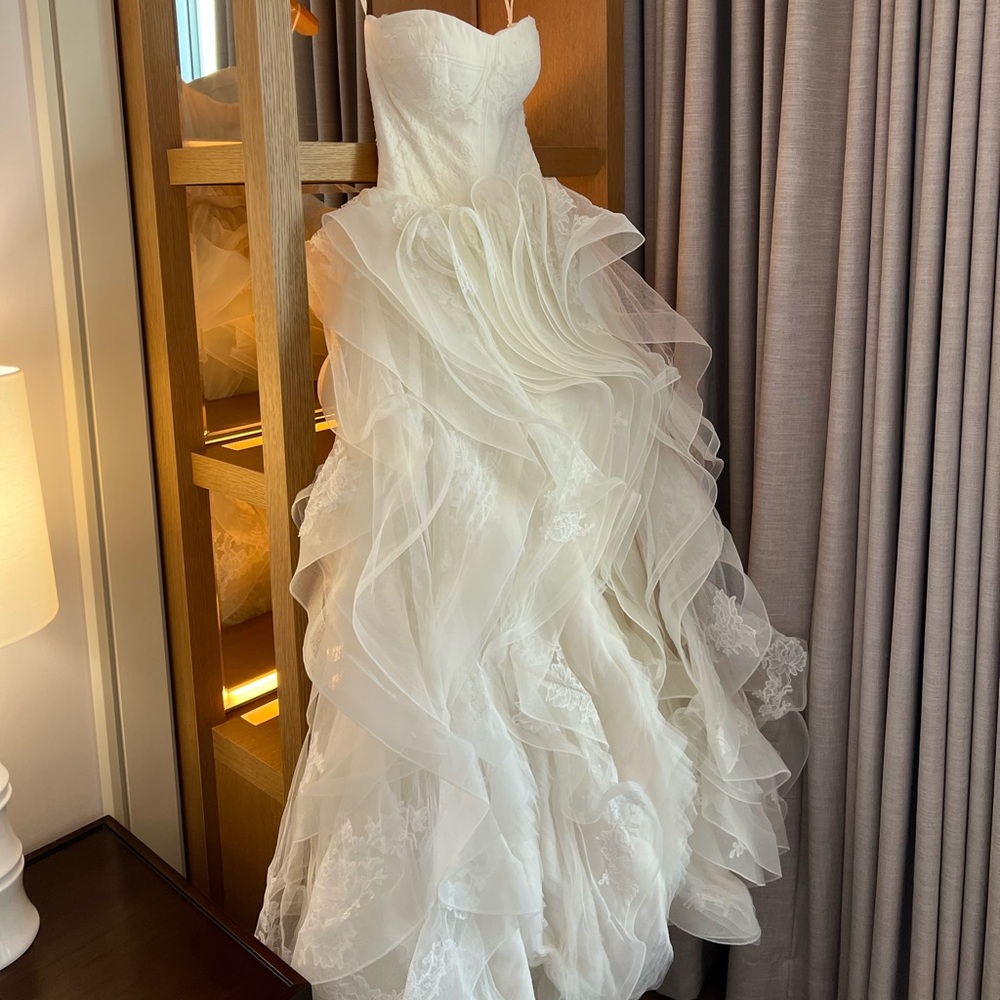 Vera Wang Luxe Katarina